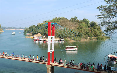 বসন্তের আগমনে রাঙামাটিতে ভ্রমণপিপাসুদের ঢল