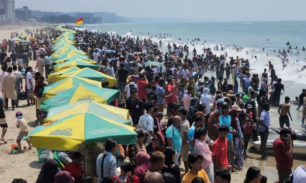 স্বাধীনতা দিবসে কক্সবাজারে পর্যটকের ঢল