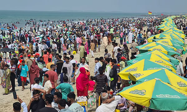 কক্সবাজারে ৮০০ কোটি টাকার পর্যটন বাণিজ্য
