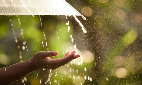 সারাদেশে বৃষ্টির আভাস, কমতে পারে তাপমাত্রা