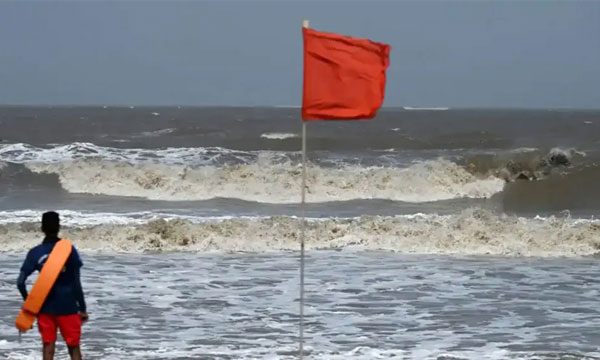 সমুদ্রসৈকতে গেলে কোন সংকেতে কী করবেন