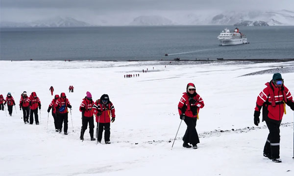 অ্যান্টার্কটিকায় পর্যটন বাড়ছে, বাড়ছে ভাইরাস সংক্রমণের ভয়