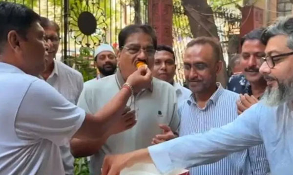 বাংলাদেশিদের জন্য পর্যটন ভিসা চালু হওয়ায় কলকাতায় ব্যবসায়ীদের মিষ্টিমুখ
