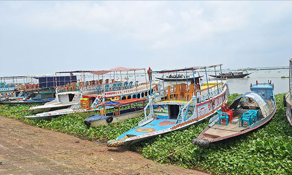 পানি নেই, পর্যটকেরও দেখা নেই নিকলী হাওড়ে