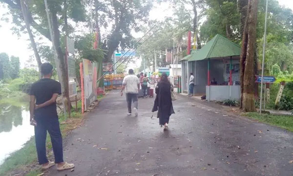 দুই বছর পর আখাউড়া স্থলবন্দর দিয়ে ভ্রমণ ভিসায় ভারতে গেলেন প্রথম বাংলাদেশি