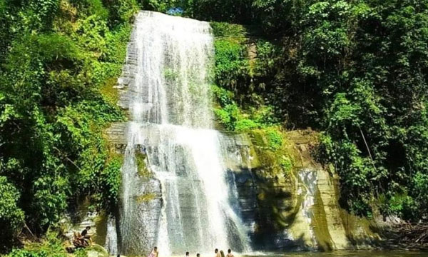 বর্ষায় রূপের মোহে হামহামে পর্যটকের ভিড়, বাড়ছে দুর্ঘটনার শঙ্কা