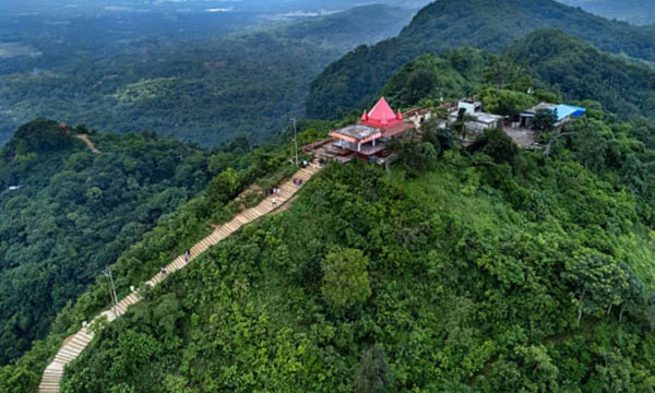 পাহাড়ের চূড়ায় মন্দির, ওপারেই সাগর, ঘুরে আসুন চন্দ্রনাথ