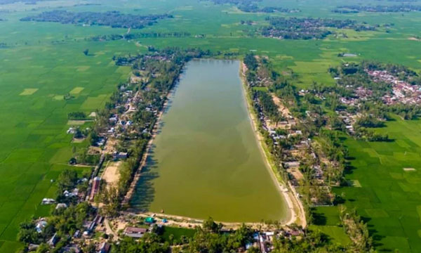 ভ্রমণপিপাসুদের নজর কাড়ছে জয়পুরহাটের নান্দাইল দীঘি