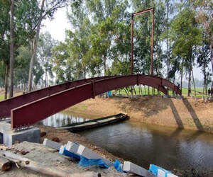 রাণীনগরে গড়ে উঠছে দৃষ্টিনন্দন পাখি পল্লী