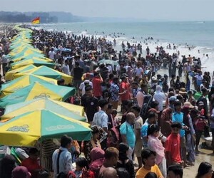 স্বাধীনতা দিবসে কক্সবাজারে পর্যটকের ঢল