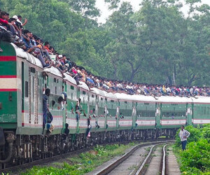 ট্রেনের ছাদে যাত্রী ঠেকাতে কড়া নজরদারি, ঈদযাত্রায় তিন স্তরের নিরাপত্তা
