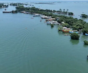 বর্ষা এলেও পর্যটক নেই, ম্লান সুনামগঞ্জের হাওর পর্যটন