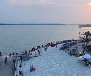 ‘মিনি কুয়াকাটার’ সৌন্দর্য হুমকিতে, বেড়িবাঁধে বাড়ছে অবৈধ দখল